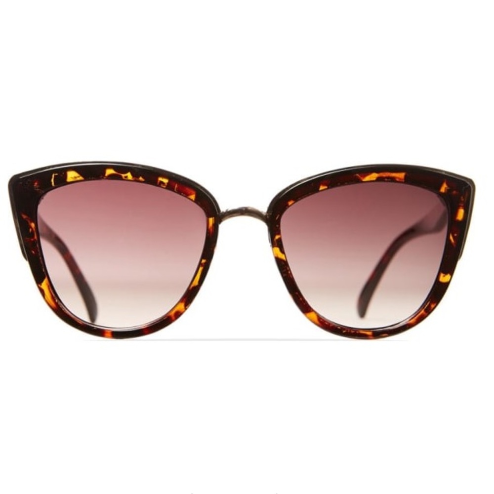🕶NWT Tortoise  Gigi Cat Eye sunnies🕶